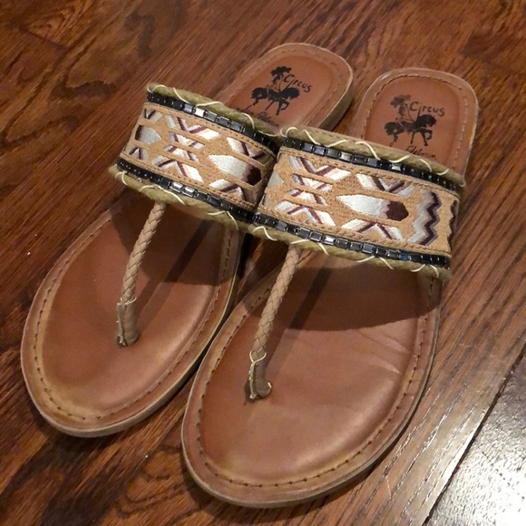Circus By Sam Edelman Tan Embroidered Flip Flop - Picture 1 of 4